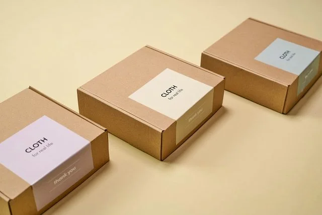 Packaging boxes and containers