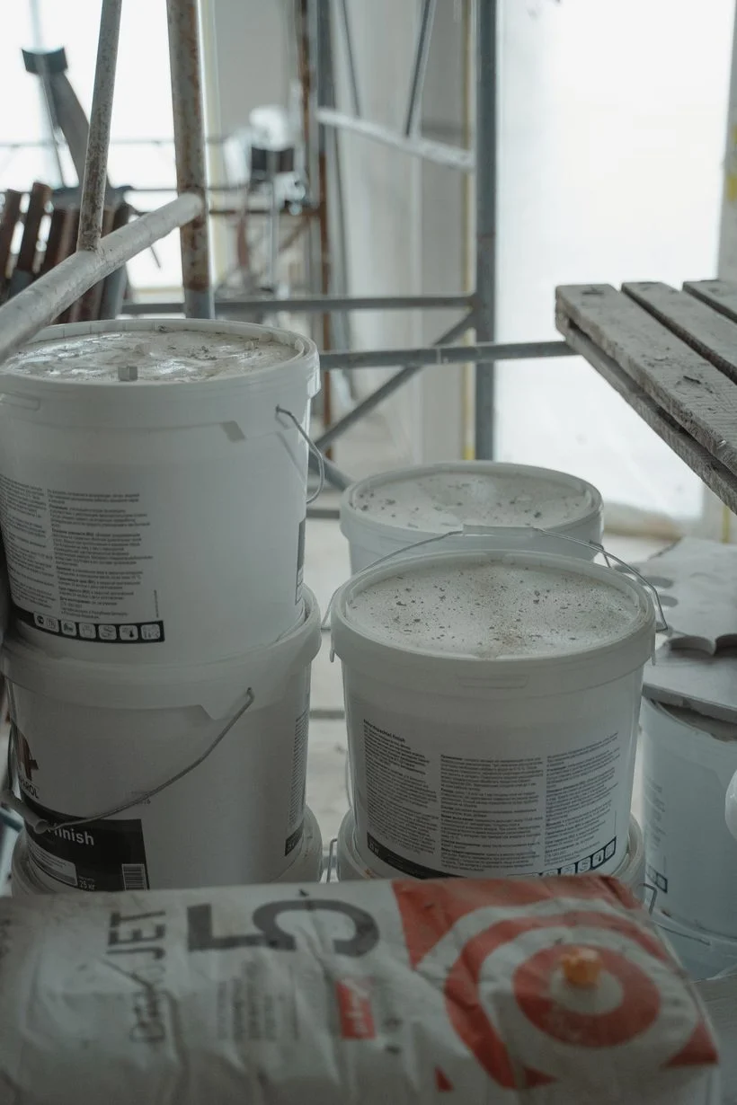 Moulded industrial plastic pails and buckets